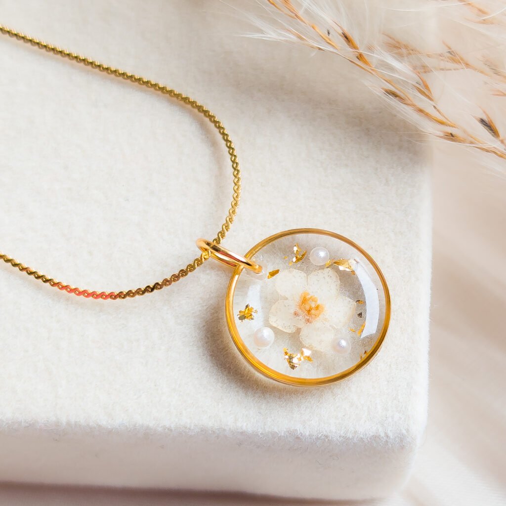 Delicate White Flower Pendant Necklace