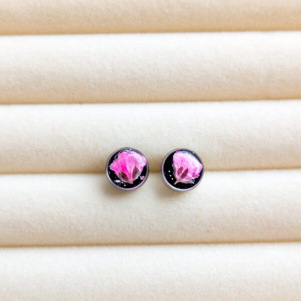 Pink Baby’s Breath Black Stud Earrings
