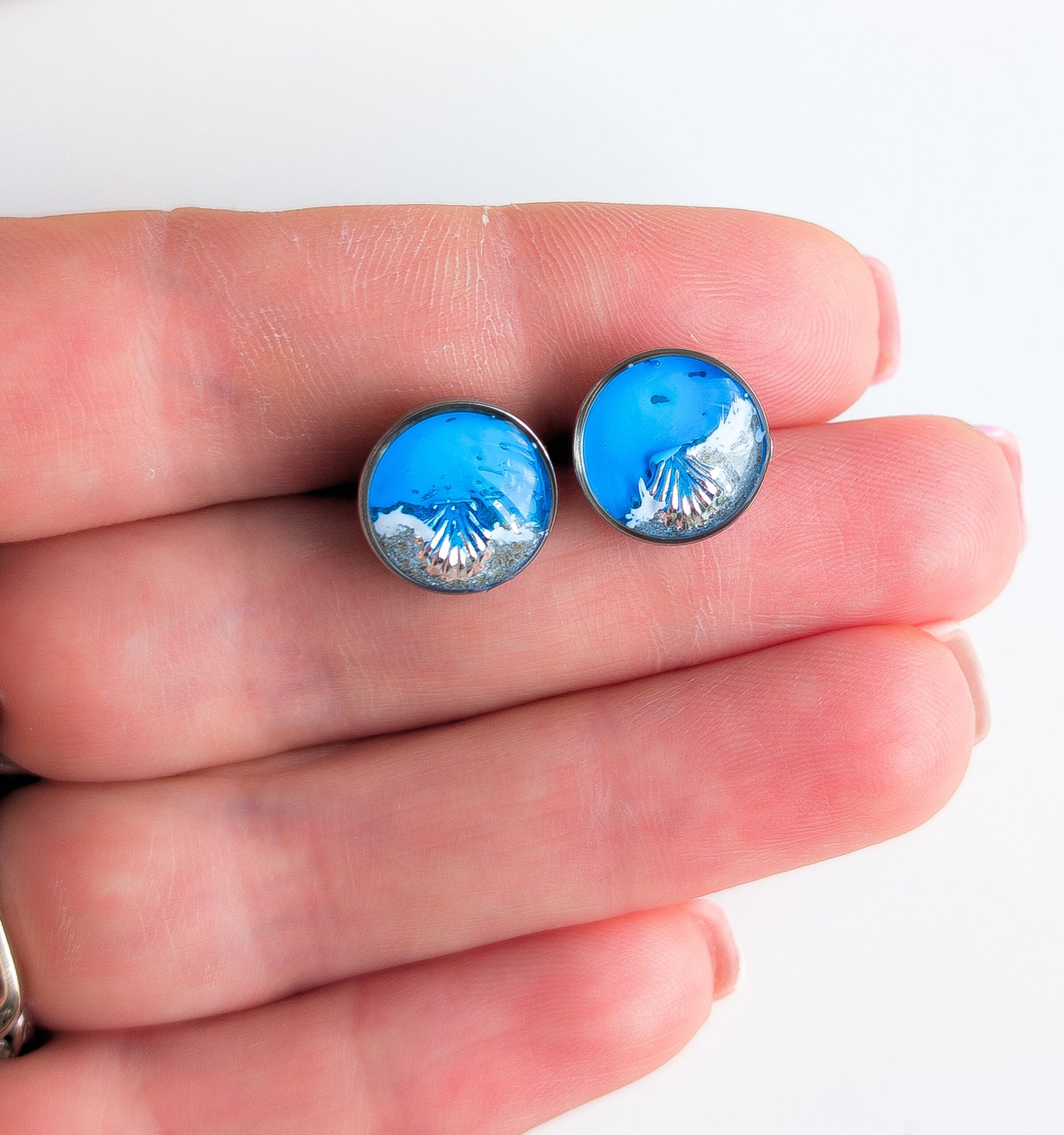 Seaside Stud Earrings with Shell and Starfish - Image 3