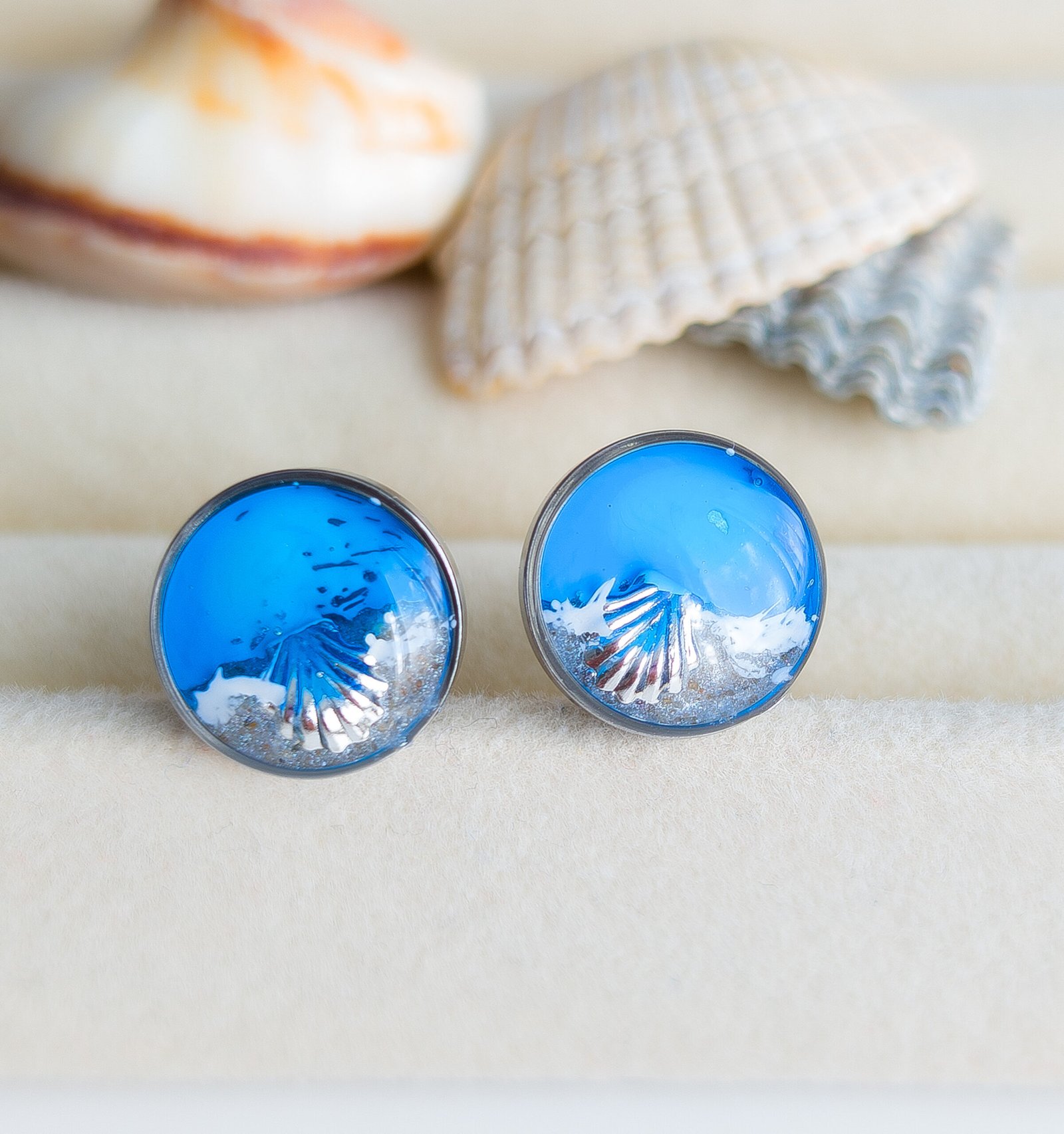 Seaside Stud Earrings with Shell and Starfish - Image 4