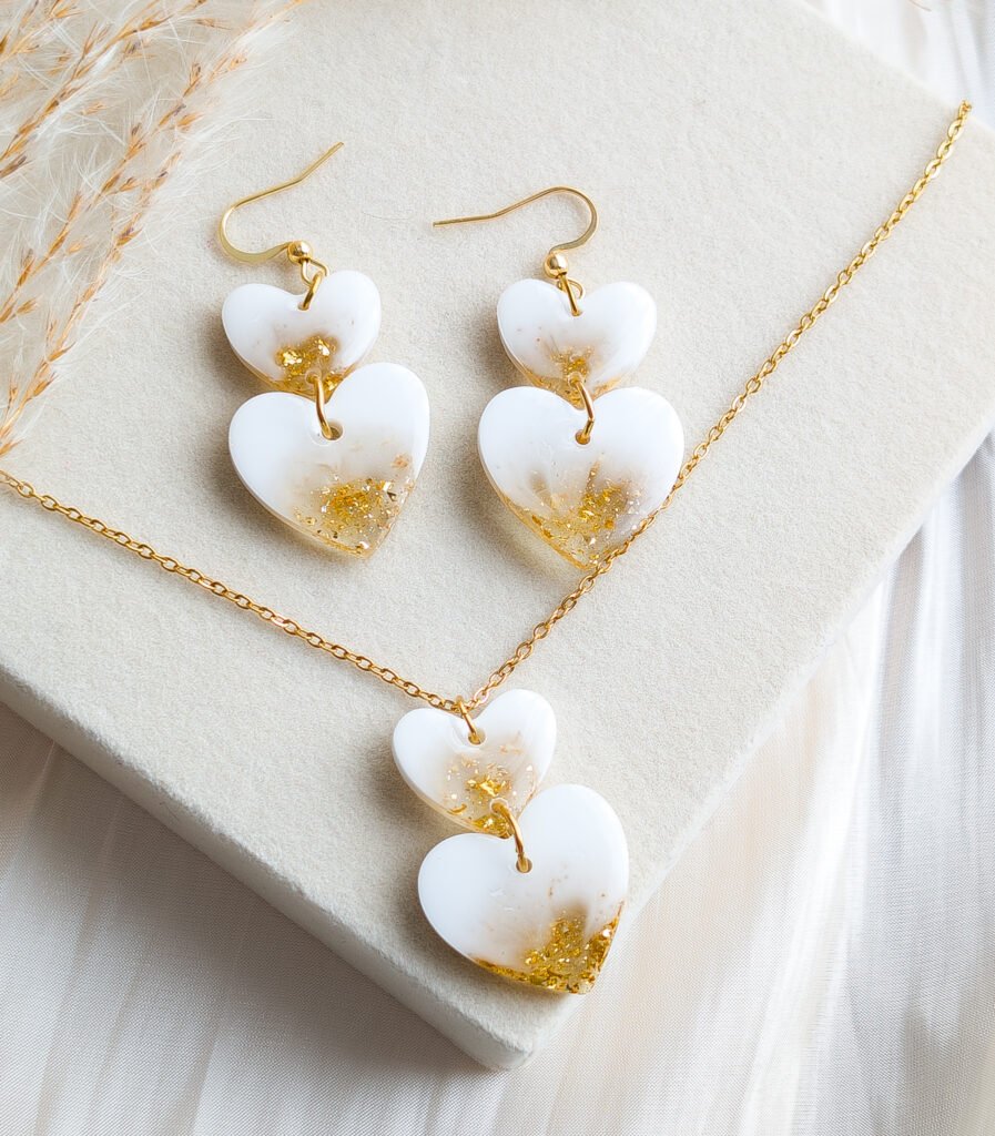 White Resin Heart Jewellery Set with Gold Foil
