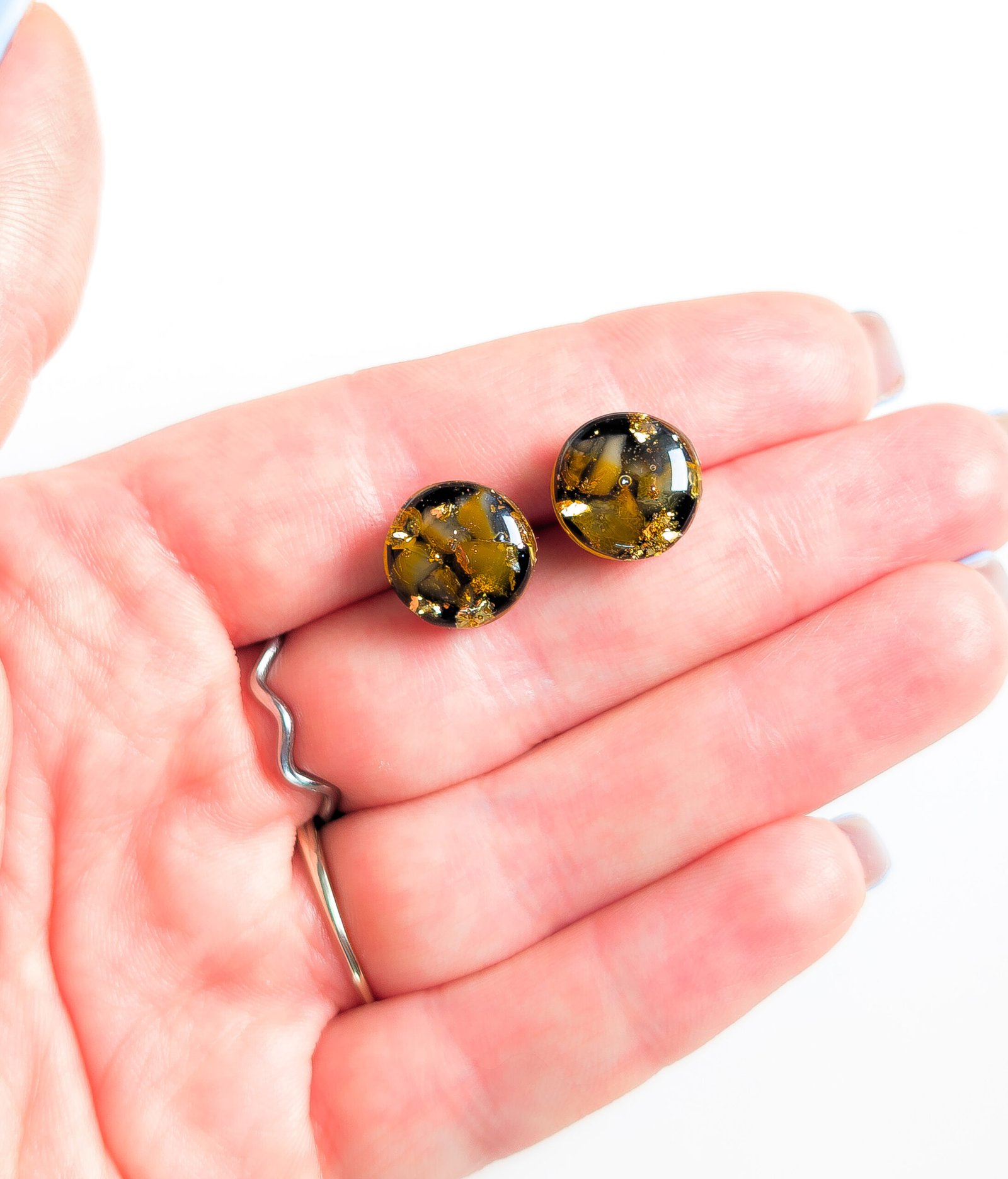 Amber Resin Necklace & Stud Earrings Set - Image 3