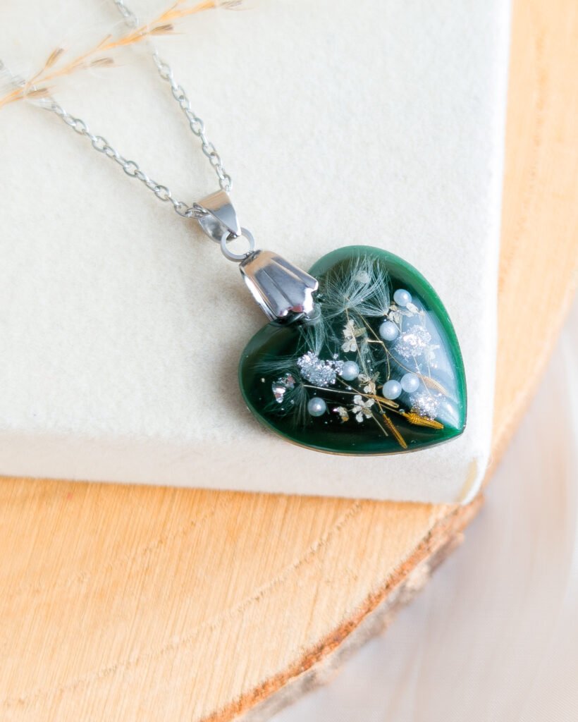 Emerald Secret of Nature – Dandelion Necklace