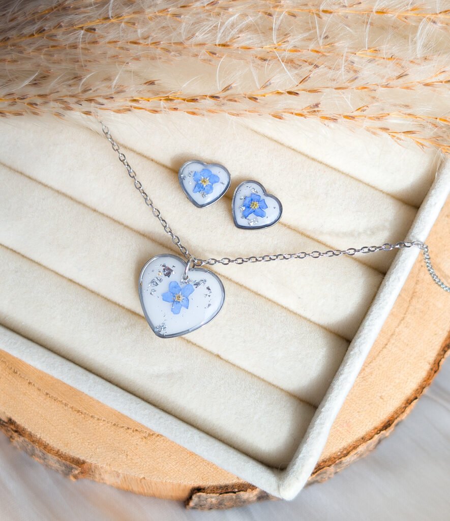 Forget-Me-Not Heart Jewellery Set – Necklace and Stud Earrings